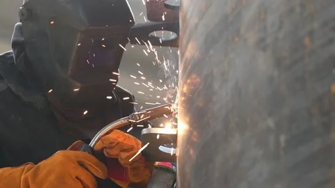 Welder worker at industrial arc welding work 動画素材 90158657