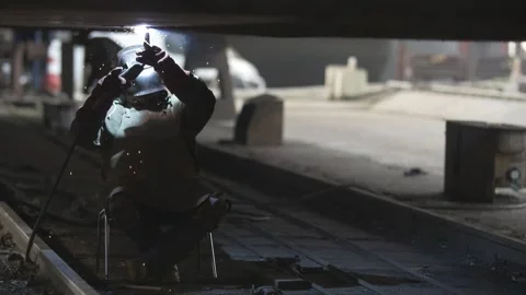 Welder working on boat Video stock 303137386