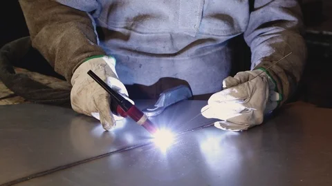 Welder working closeup 库存影片 92533596