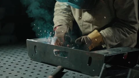 The welder is working. 動画素材 342821622