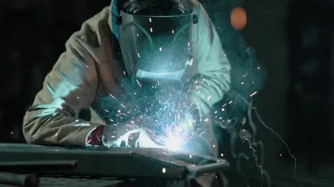 The welder is working. 스톡 동영상 342824332