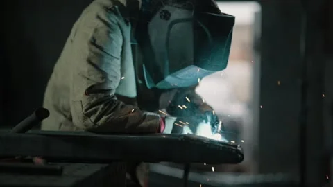 The welder is working. 動画素材 342825079