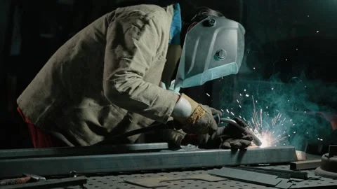 The welder is working. Stock-Footage 343390832