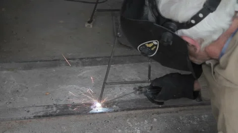 Welder working indoors Vídeo Stock 65786320