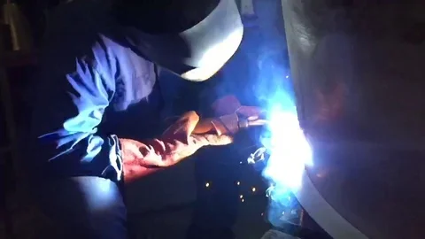 Welder working. Industrial video. Vidéo 71244202