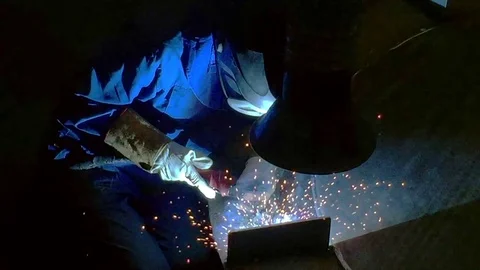 Welder working. Industrial video. Vídeo Stock 71249720