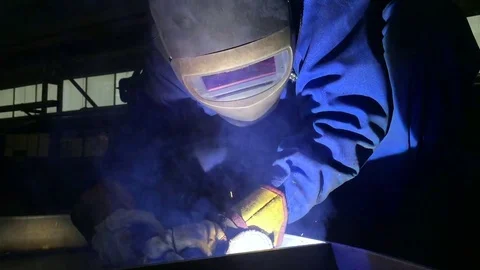 Welder working. Industrial video. Vídeo Stock 71298544