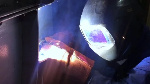 Welder working. Industrial video. Vídeo Stock 71298683