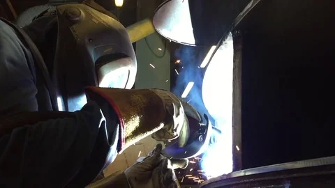 Welder working. Industrial video. Vídeo Stock 71347597