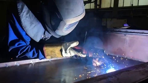 Welder working. Industrial video. Vidéo 71546431