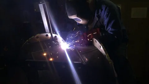 Welder working. Industrial video. Vidéo 71952835