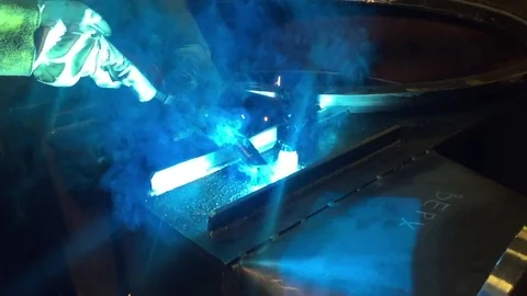 Welder working. Industrial video. Vidéo 71952857