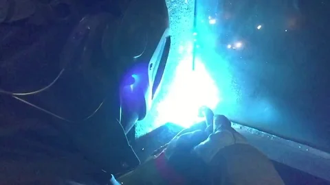 Welder working. Industrial video. Vidéo 72122437