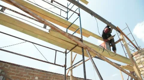 Welder working on the scaffold Vídeos de archivo 22236224