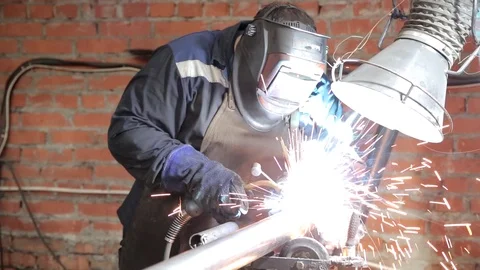 Welder works 스톡 동영상 93830583