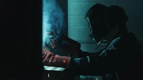 Welder works in a welding workshop, sslow motion Vidéo 131727537