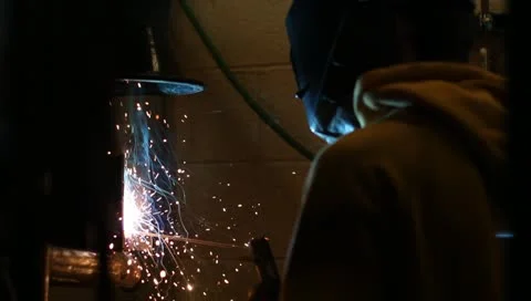 Welding in booth Vídeo Stock 10721633