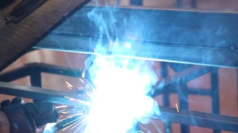 Welding with a flashlight 스톡 동영상 194543741