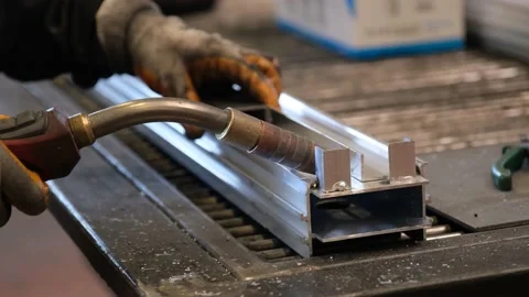 Welding with a flashlight 動画素材 194544898