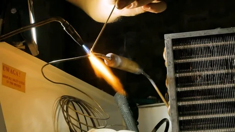 Welding with a gas burner 動画素材 95085696