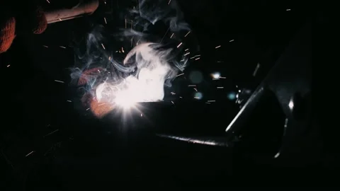Welding if steel with using electric-arc welding close-up Video stock 139896191