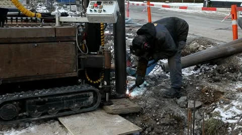 Welding large pipes Video stock 10725292