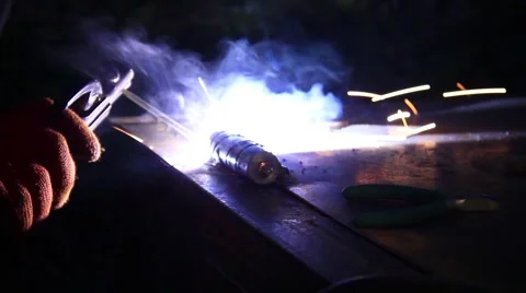 Welding metal products 動画素材 64016047