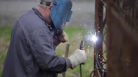 Welding sparks 스톡 동영상 124291080