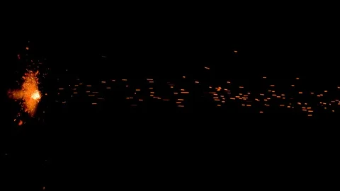 Welding sparks spraying horizontally 库存影片 121633257