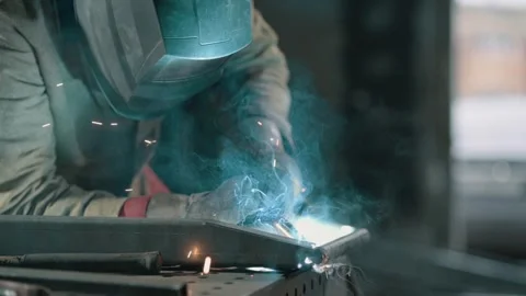 Welding of steels with Mig welding. Vídeo Stock 342823743