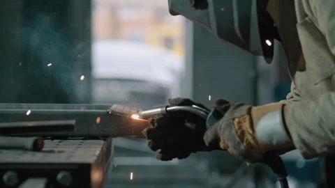 Welding of steels with Mig welding. Vídeo Stock 343390762