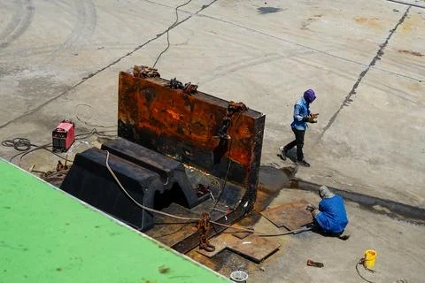 Welding workers at the port Stockfoto's