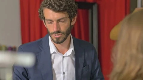 Well-dressed business owner talking with customer about purchase of products. Vídeo Stock 80469839