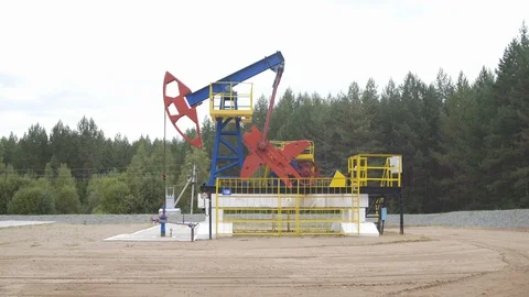 Well pump jack operating. Drilling rig extract crude oil. Oil mining machine Stock-Footage 127661085