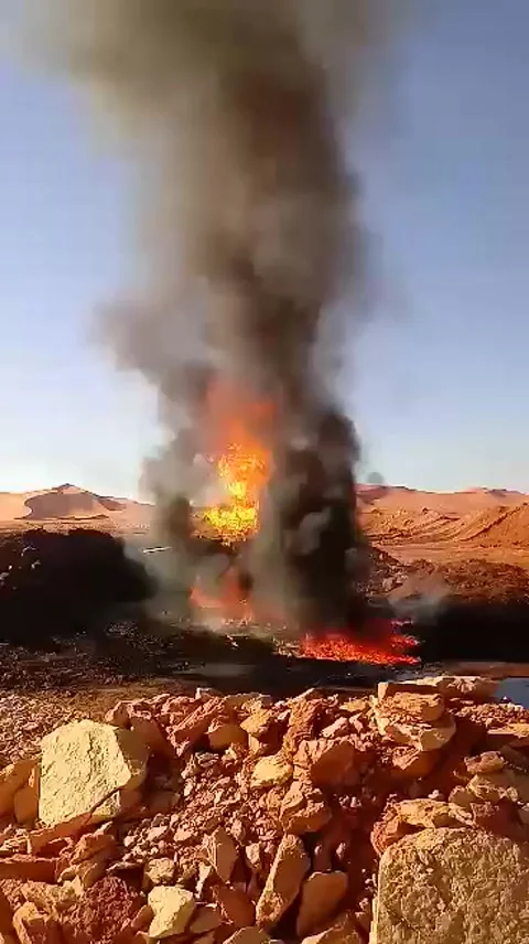 WELL TORCH Stock Footage 141249937