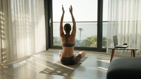 Wellness and Remote Work Concept with Woman Meditating by the Ocean. Vídeos de archivo 346104987