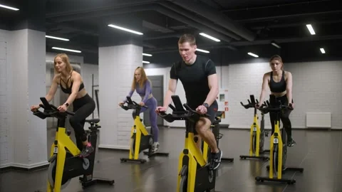 Wellness, group of people is training on a spin bikes, performs aerobic Vídeo Stock 154017877