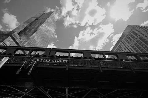 Wells Street elevated train Chicago skyline Stock Photos