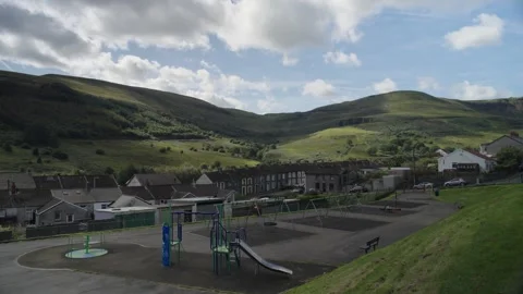 Welsh Valleys Town Lapse Rolling Clouds Green Grass Vídeo Stock 285176880