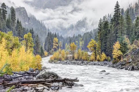 Wenatchee river through the mountains. Stock Photos