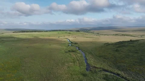 West Dart River over Two Bridges from a drone, Yelverton, Dartmoor National Park 스톡 동영상 283128740