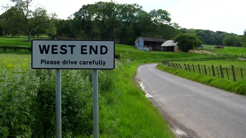 West End place name roadside plate sign by the road in countryside, static Vídeos de archivo 293139331