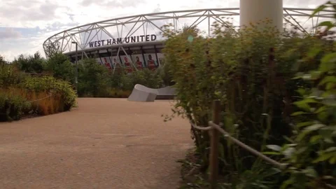 West Ham Stadium / Olympic stadium East London steady cam HD Видео 71323171