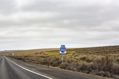 West I-90 road sign in high desert, Rye Grass Summit, nterstate 90 Stock Photos