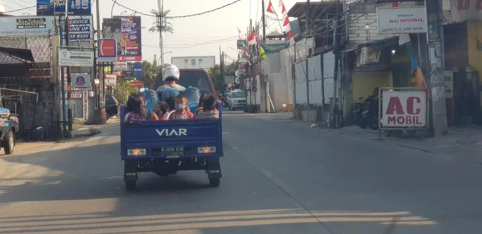 West Java in April 2019. A group of children ride a tricycle that has a vesse Stock-Fotos