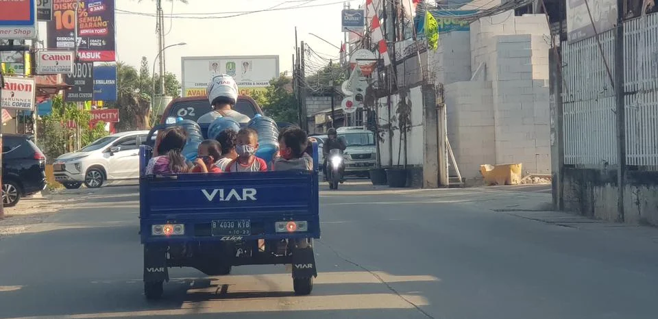 West Java in April 2019. A group of children ride a tricycle that has a vesse Stock-Fotos