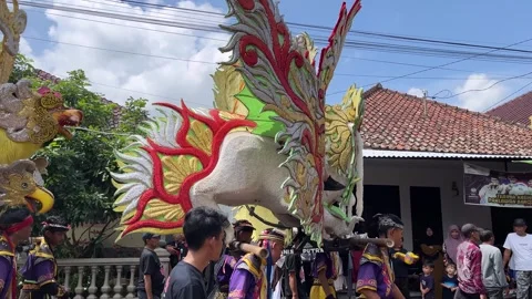 West java, Indonesia - April 26, 2025 : traditional carnival in indonesia Video stock 307691091
