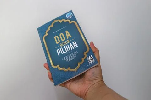 West Java, Indonesia on July 2022. A hand is holding a book of selected pra.. Stock Photos