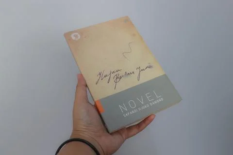 West Java, Indonesia on July 2022. A hand is holding a novel which is very .. Stock Photos