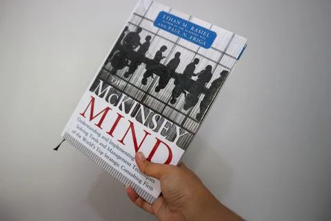 West Java, Indonesia on October 2022. A hand is holding a best selling book.. 스톡 사진